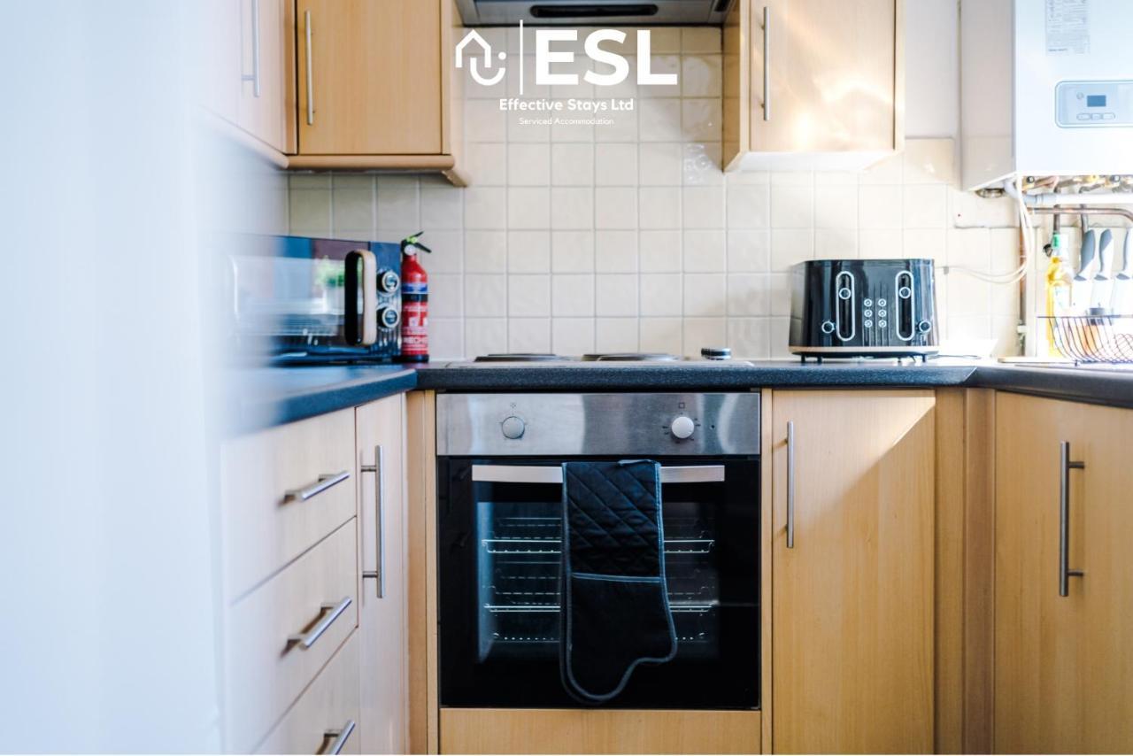 3 Bedroom House With Garden And Driveway Parking - Less Than 10 Mins From Chester City Centre Extérieur photo