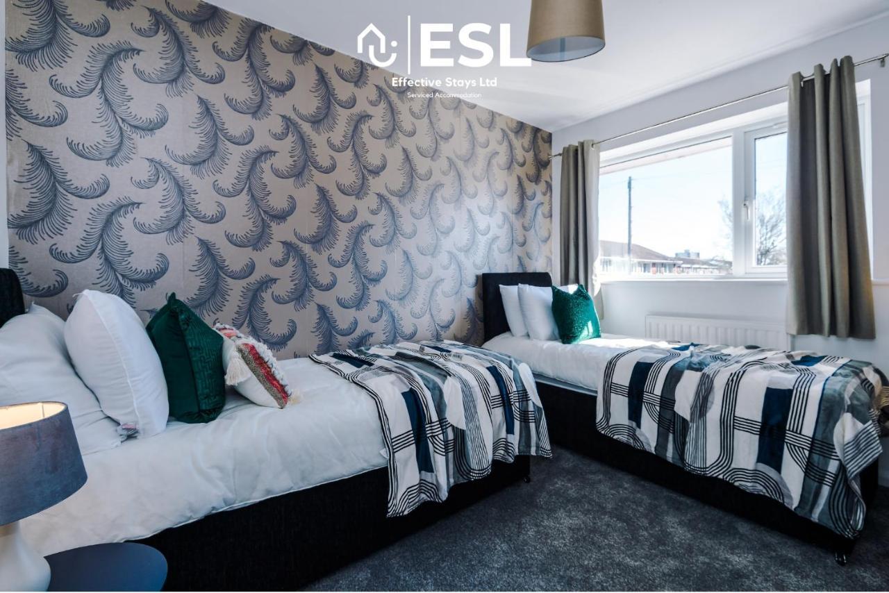 3 Bedroom House With Garden And Driveway Parking - Less Than 10 Mins From Chester City Centre Extérieur photo