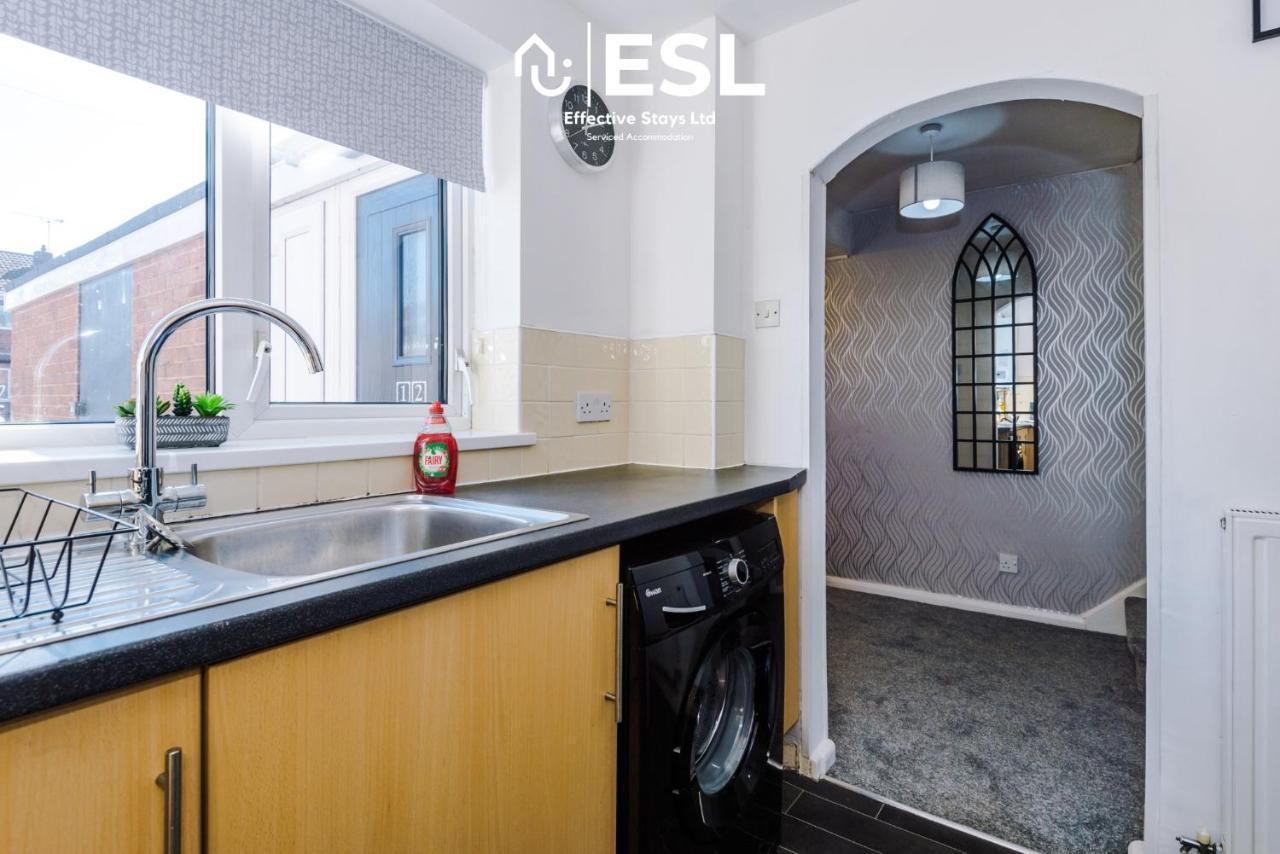 3 Bedroom House With Garden And Driveway Parking - Less Than 10 Mins From Chester City Centre Extérieur photo